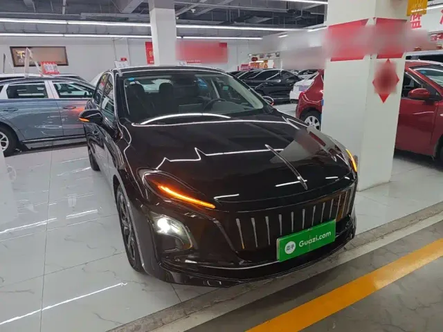 Hongqi E-QM5 — Фото автомобиля 3