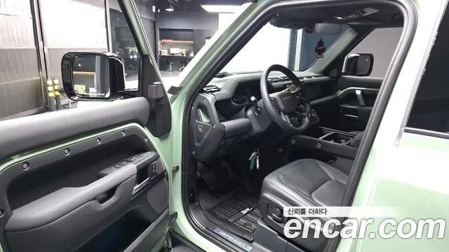 Land Rover Defender — Фото автомобиля 8