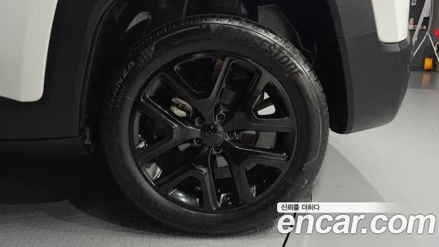 Jeep Renegade — Фото автомобиля 21