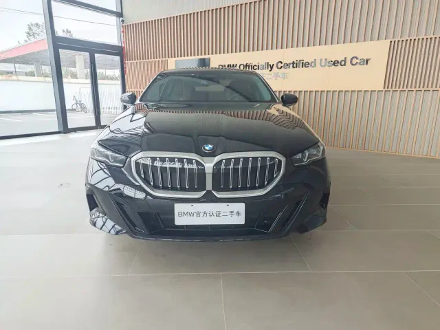BMW 5 Series — Фото автомобиля 2
