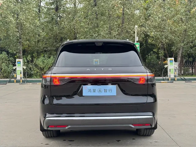 Aito M8 — Фото автомобиля 6