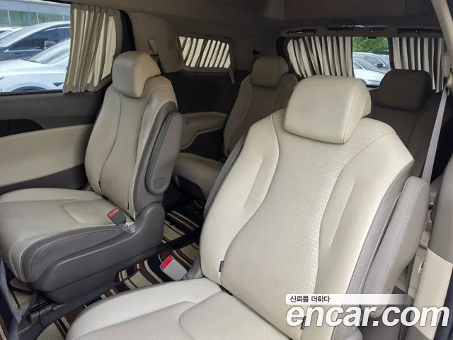 Kia Carnival Generation 4 — Фото автомобиля 14