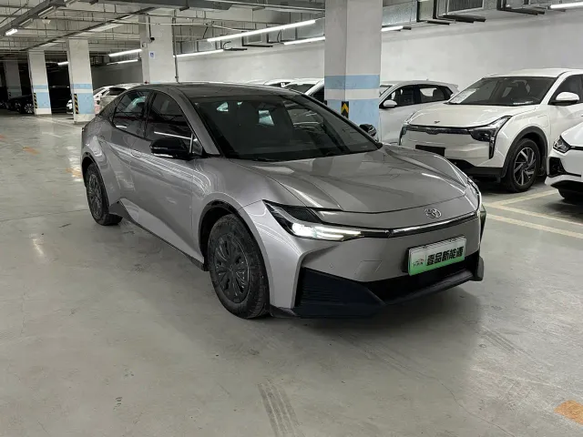 Toyota bZ3 — Фото автомобиля 3
