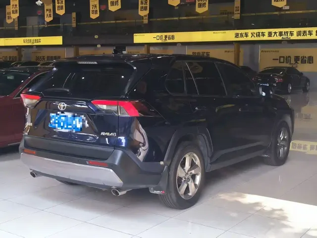 Toyota RAV4 — Фото автомобиля 5