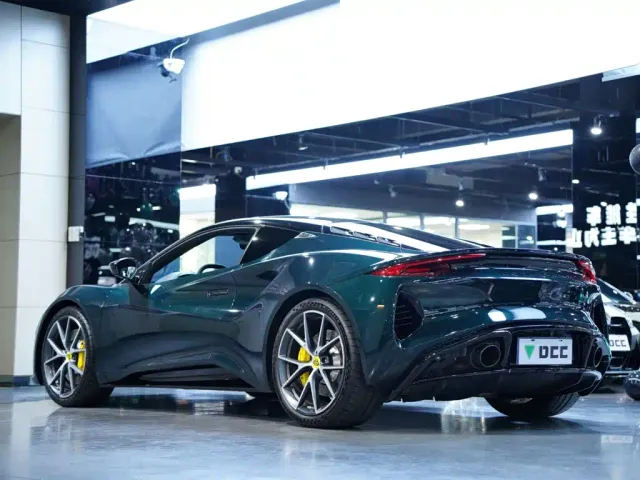 Lotus Emira — Фото автомобиля 17