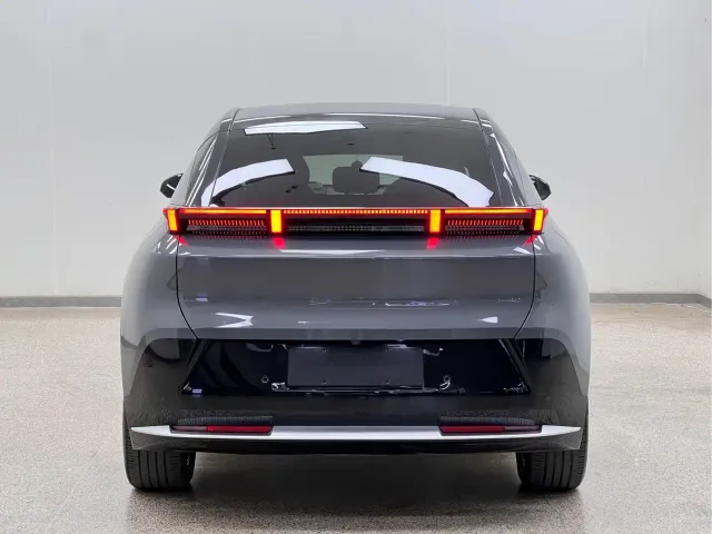 Lynk & Co Z20 — Фото автомобиля 5