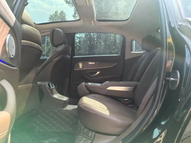 Mercedes-Benz E-Class — Фото автомобиля 9