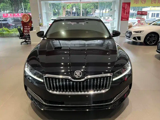 Skoda Superb — Фото автомобиля 2