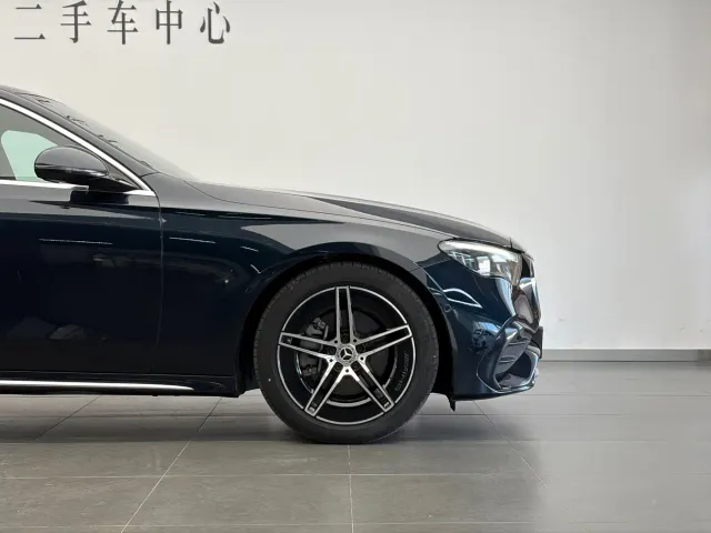 Mercedes-Benz E-Class — Фото автомобиля 19