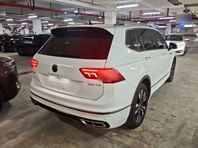 Volkswagen Tiguan L — Фото автомобиля 6