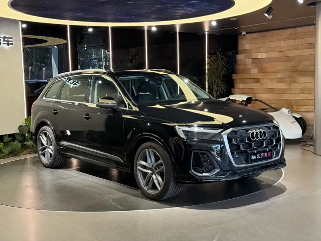 Audi Q7 — Фото автомобиля 3