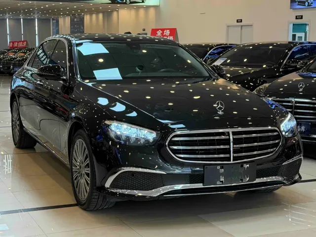 Mercedes-Benz E-Class — Фото автомобиля 3