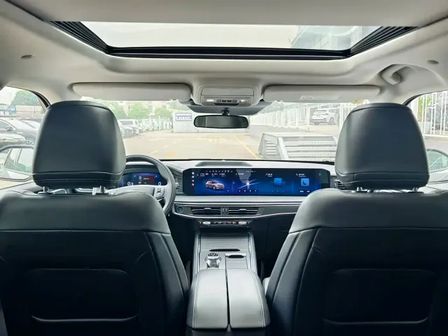Ford Explorer — Фото автомобиля 15