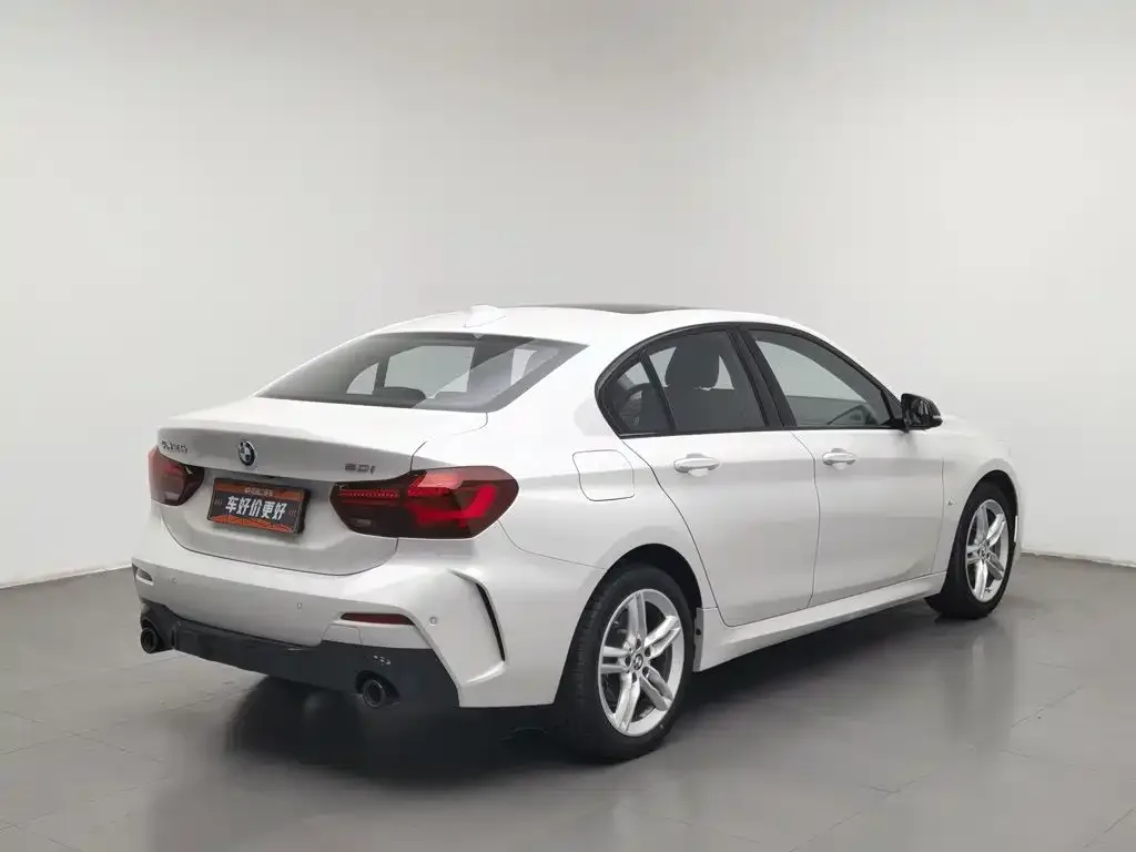 BMW BMW 1 Series 2023 120i M Sport Shadow Edition — Фото автомобиля 2