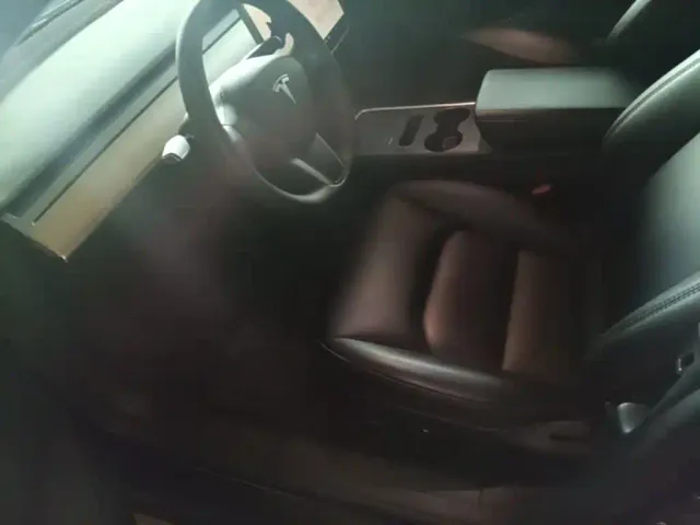Tesla Model 3 — Фото автомобиля 14
