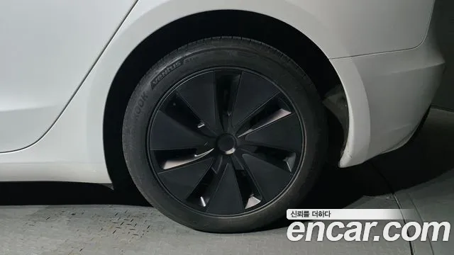 Tesla Model 3 — Фото автомобиля 6