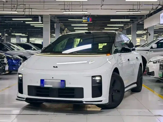 Фотография автомобиля — Li Auto i6