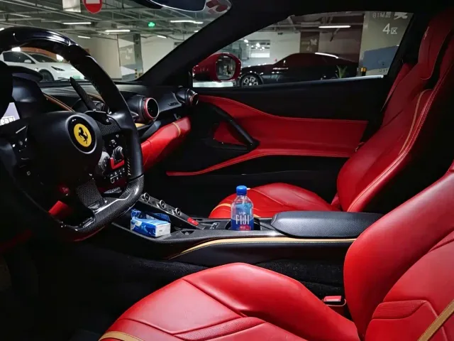 Ferrari 812 — Фото автомобиля 3