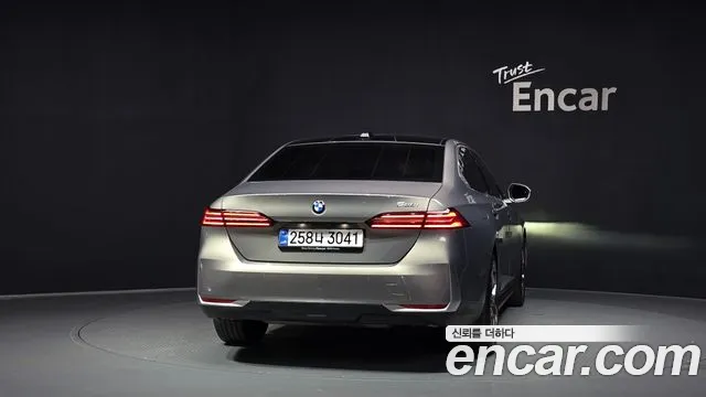 BMW 5-Series — Фото автомобиля 4