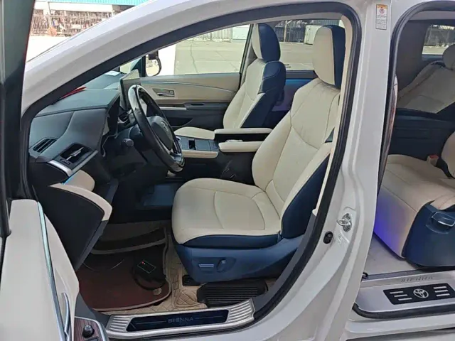 Toyota Sienna — Фото автомобиля 14