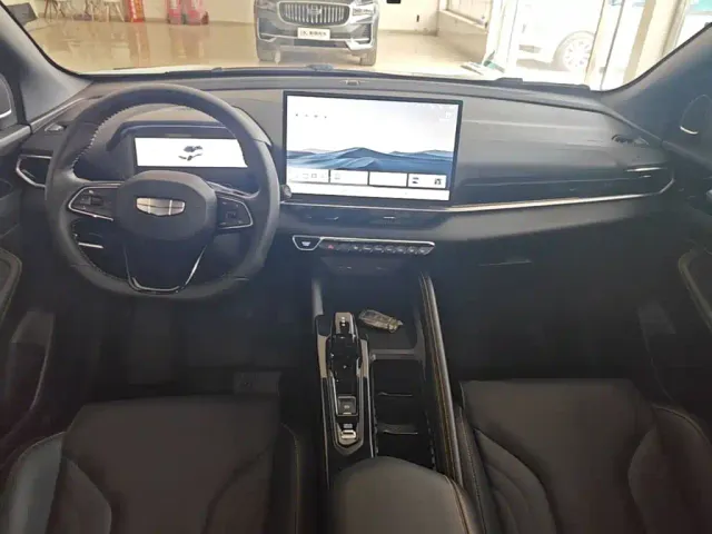 Geely Binyue — Фото автомобиля 9