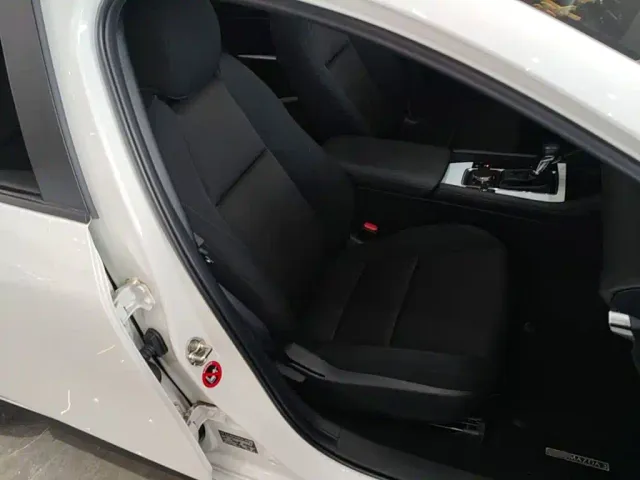 Mazda Axela — Фото автомобиля 24