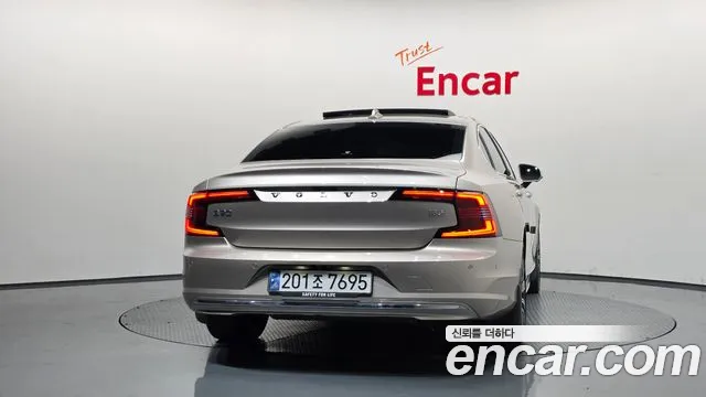 Volvo S90 — Фото автомобиля 4