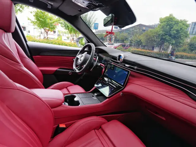 Maserati Grecale — Фото автомобиля 9