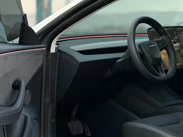 Tesla Model 3 — Фото автомобиля 5