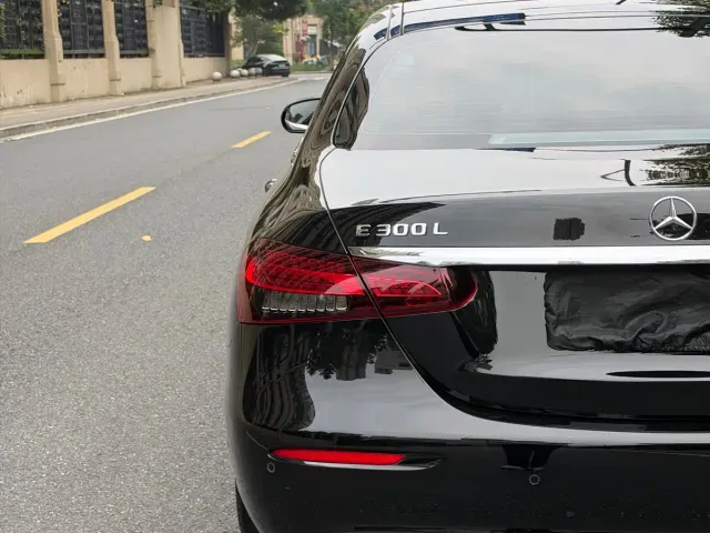 Mercedes-Benz E-Class — Фото автомобиля 14