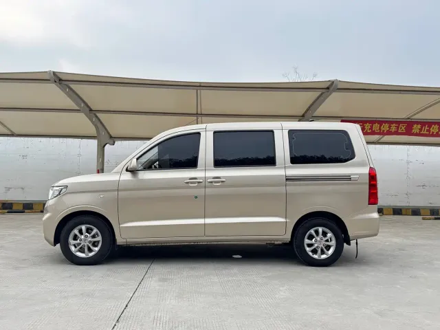 Wuling Hongguang V — Фото автомобиля 5