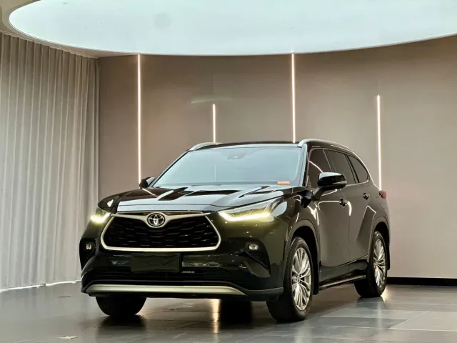 Фотография автомобиля — Toyota Highlander