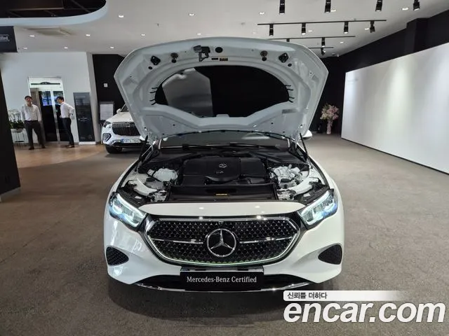 Mercedes-Benz E-Class — Фото автомобиля 6
