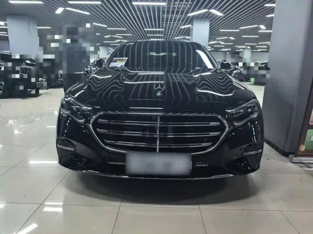 Mercedes-Benz E-Class — Фото автомобиля 2