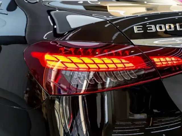 Mercedes-Benz E-Class — Фото автомобиля 9