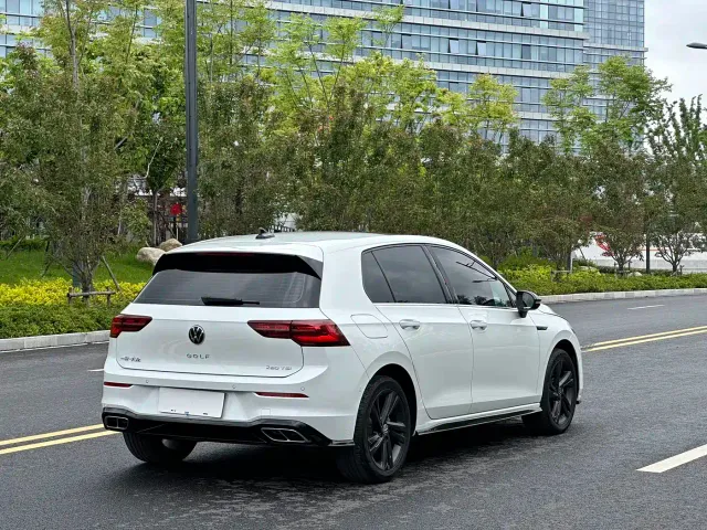 Volkswagen Golf — Фото автомобиля 17