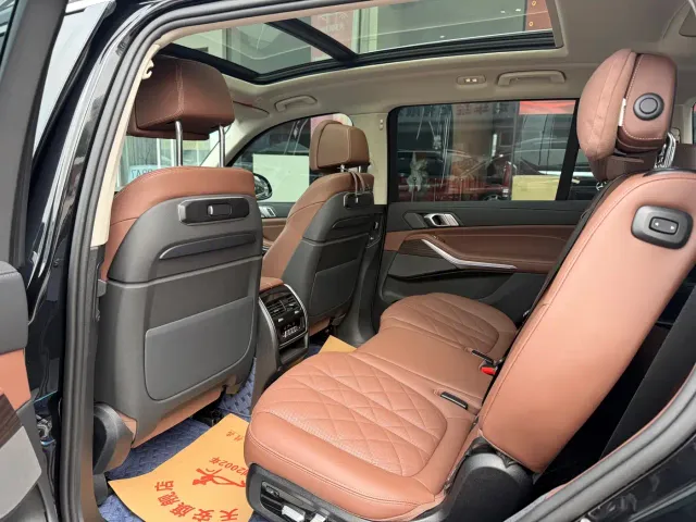 BMW X7 — Фото автомобиля 14