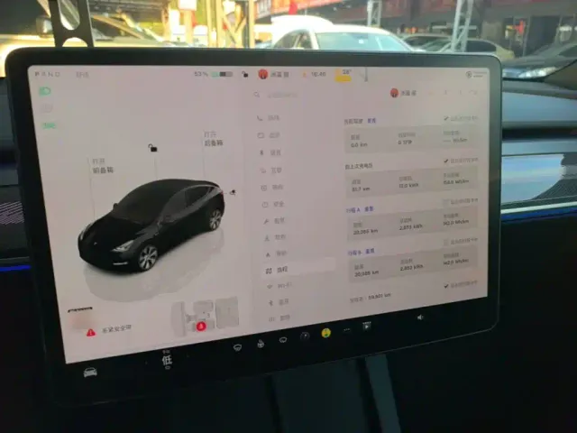 Tesla Model Y — Фото автомобиля 11