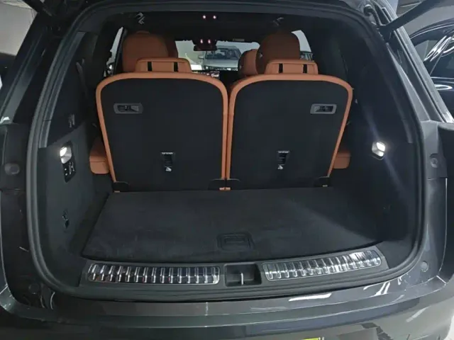 Li Auto L8 — Фото автомобиля 18