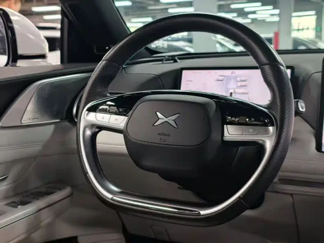 Xpeng G9 — Фото автомобиля 10