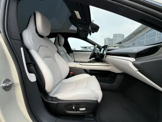 Xiaomi SU7 — Фото автомобиля 12