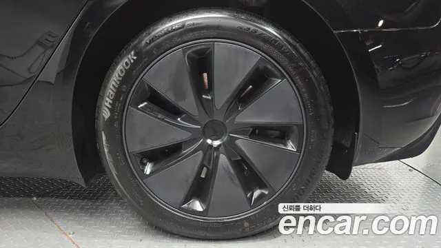 Tesla Model 3 — Фото автомобиля 20