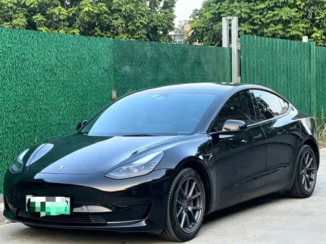 Фотография автомобиля — Tesla Model 3