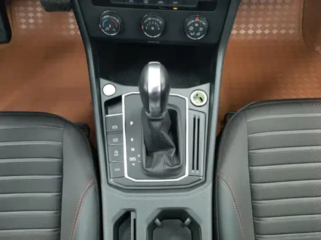 Volkswagen Lavida 2024 Model 300TSI DSG Starlight Full Comfort Edition — Фото автомобиля 16