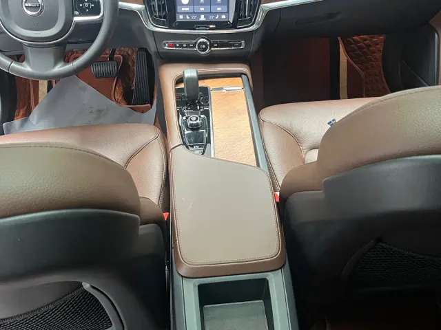 Volvo S90 — Фото автомобиля 11