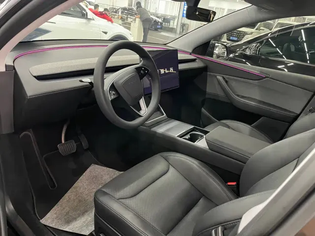 Tesla Model Y — Фото автомобиля 3