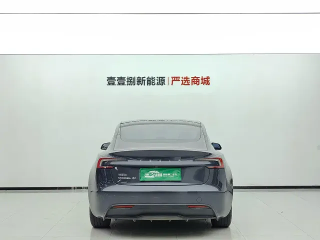 Tesla Model 3 — Фото автомобиля 9
