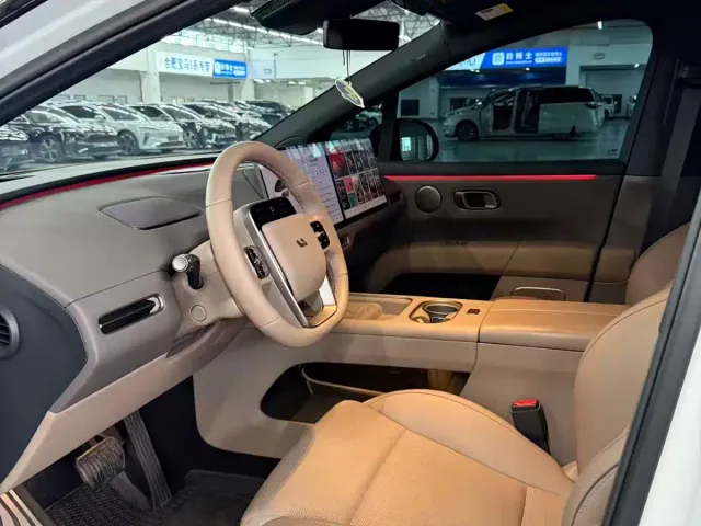 Li Auto i6 — Фото автомобиля 7