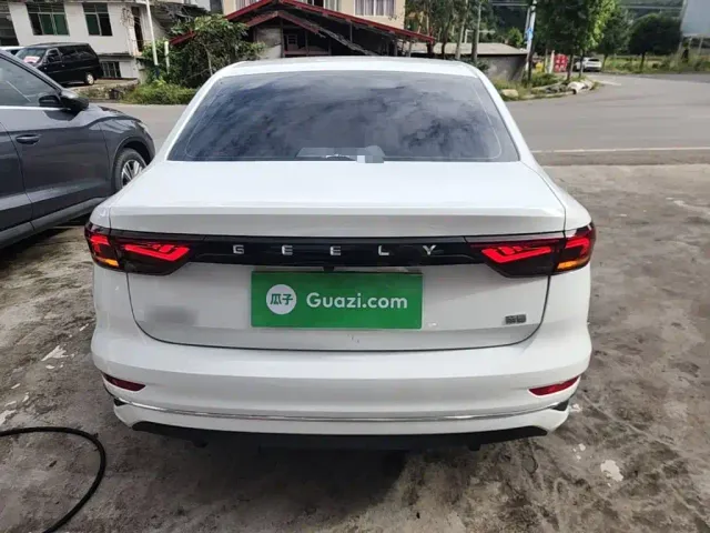 Geely Emgrand — Фото автомобиля 5