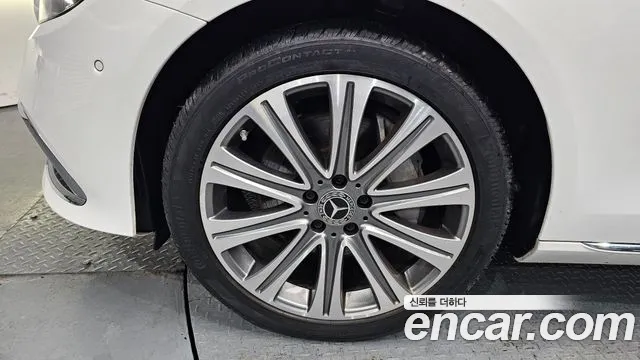 Mercedes-Benz E-Class — Фото автомобиля 5